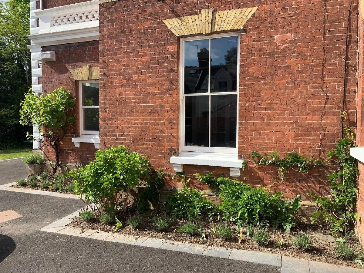 Townhouse - Free Parking, Garden & Games Room Exeter