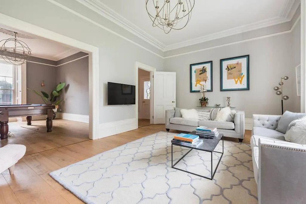 Townhouse - Free Parking, Garden & Games Room Exeter Holiday home