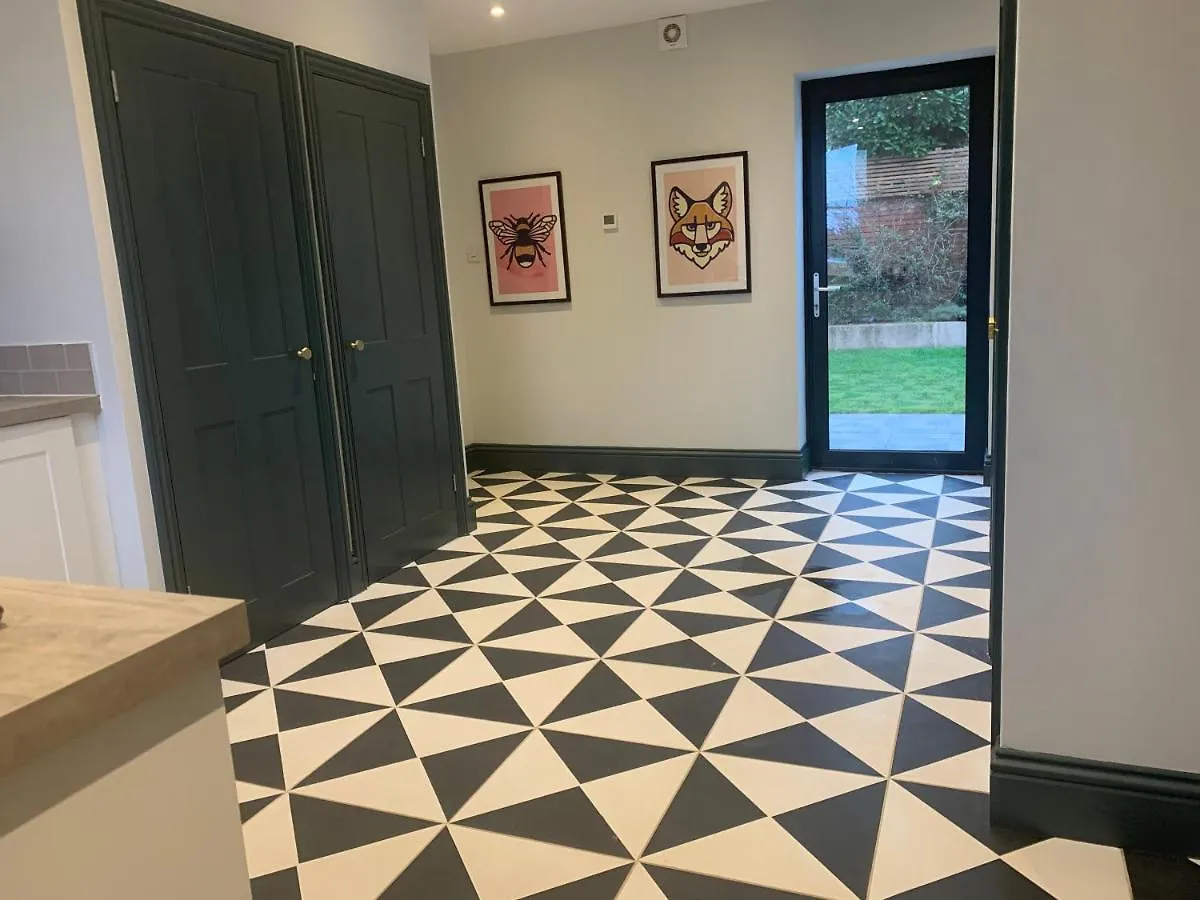 Townhouse - Free Parking, Garden & Games Room Exeter United Kingdom