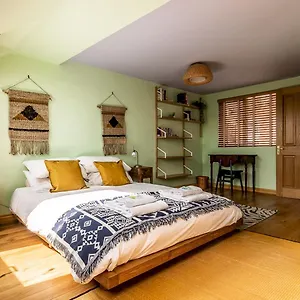 Pass The Keys Characterful 4 Bed In Central Exeter