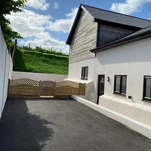 Spacious Set In A Beautiful Rural Location Exeter