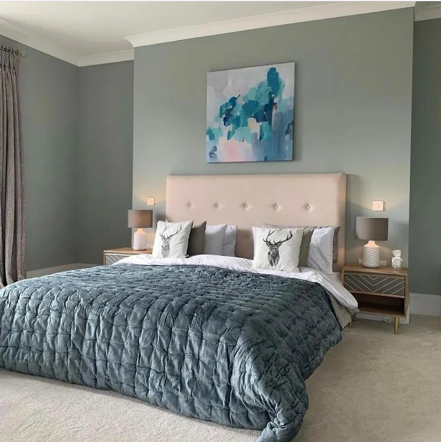 펜션 Townhouse - Free Parking, Garden & Games Room 엑서터